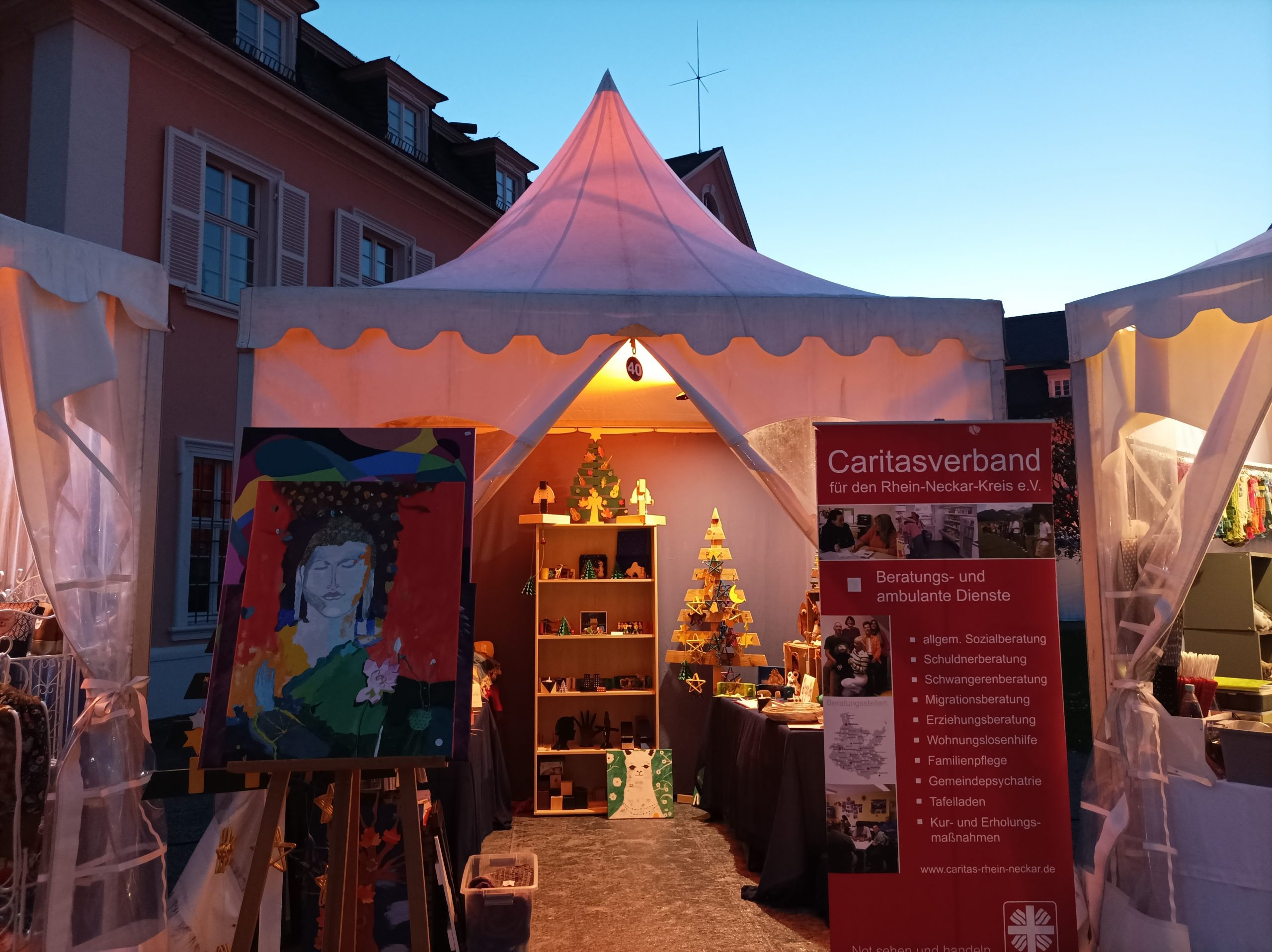 Stand der Tagesstruktur auf dem diesjährigen Kurfürstlichen Weihnachtsmarkt in Schwetzingen