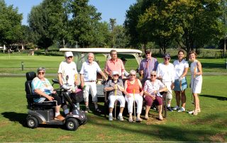Die Delegation des Betreuten Wohnens beim Golf-Schnuppertraining mit Trainerin Frau Ernst (2. von rechts)